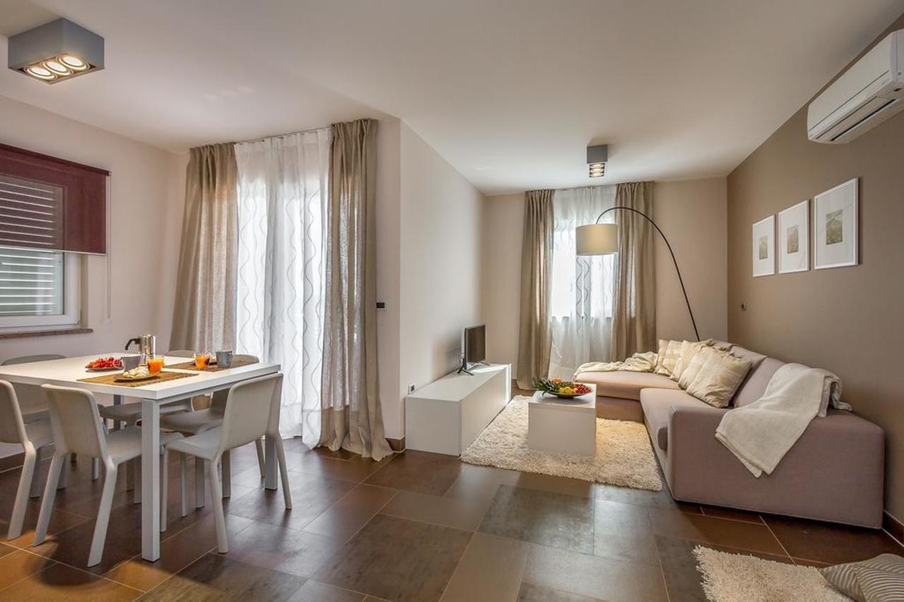 רובינייסקו סלו Apartments Stella מראה חיצוני תמונה