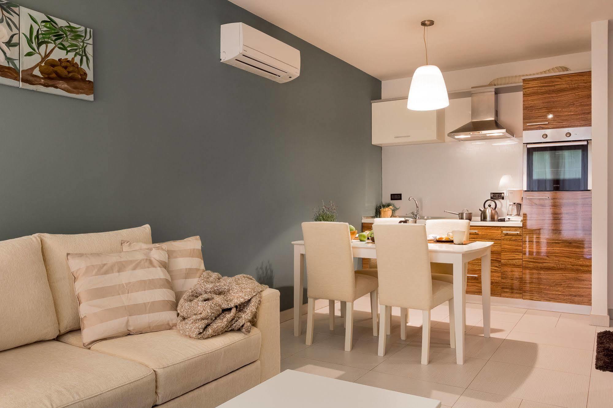 רובינייסקו סלו Apartments Stella מראה חיצוני תמונה