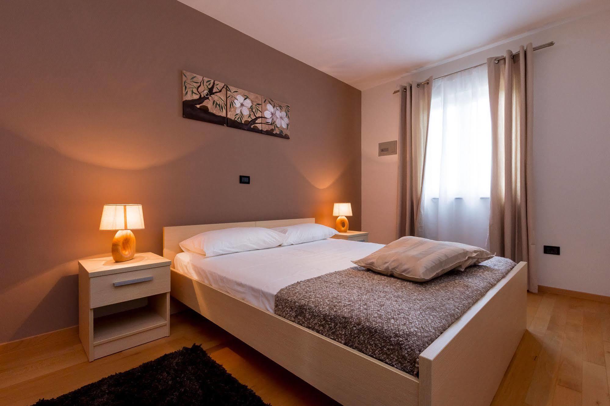 רובינייסקו סלו Apartments Stella מראה חיצוני תמונה
