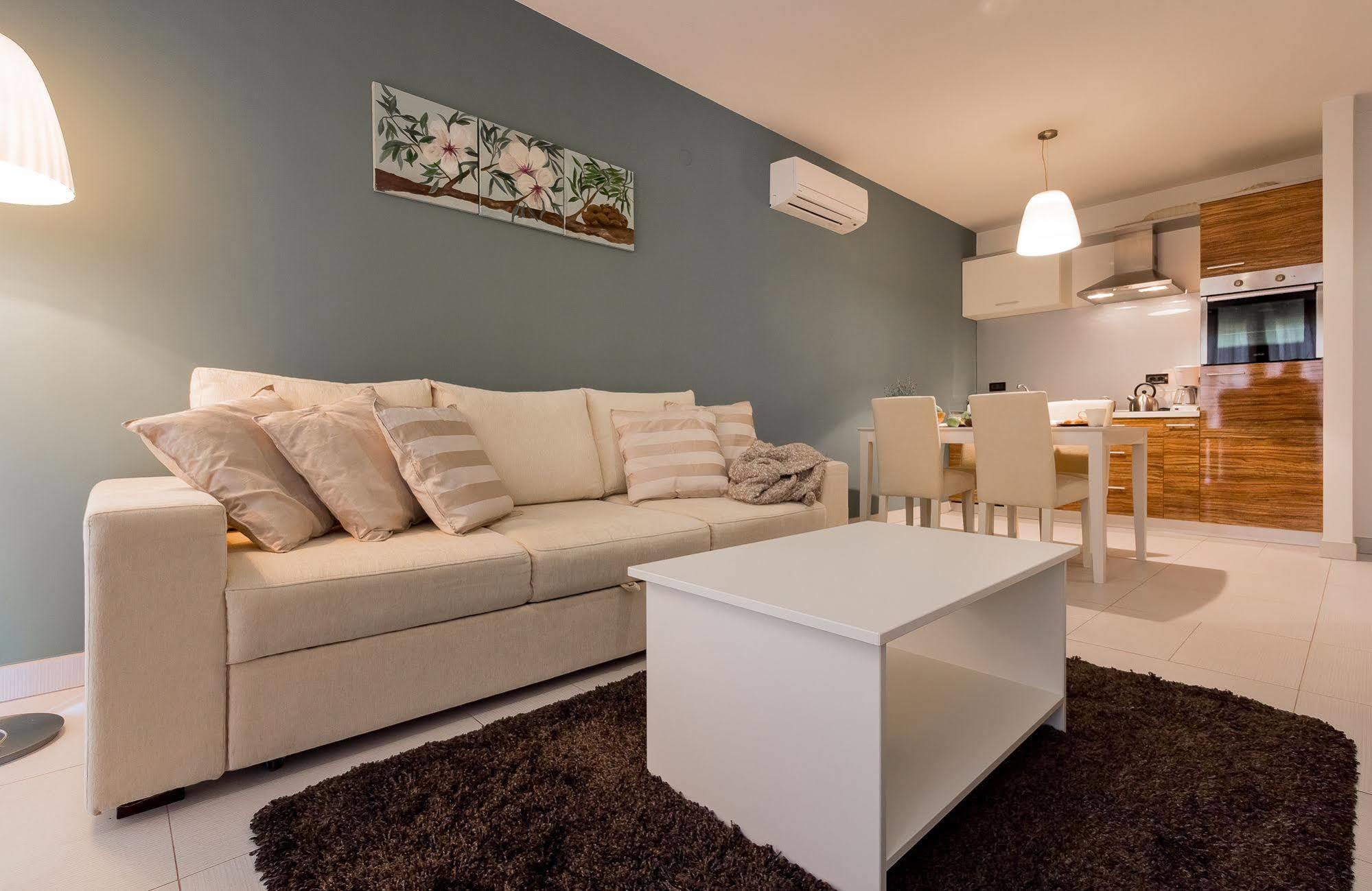 רובינייסקו סלו Apartments Stella מראה חיצוני תמונה