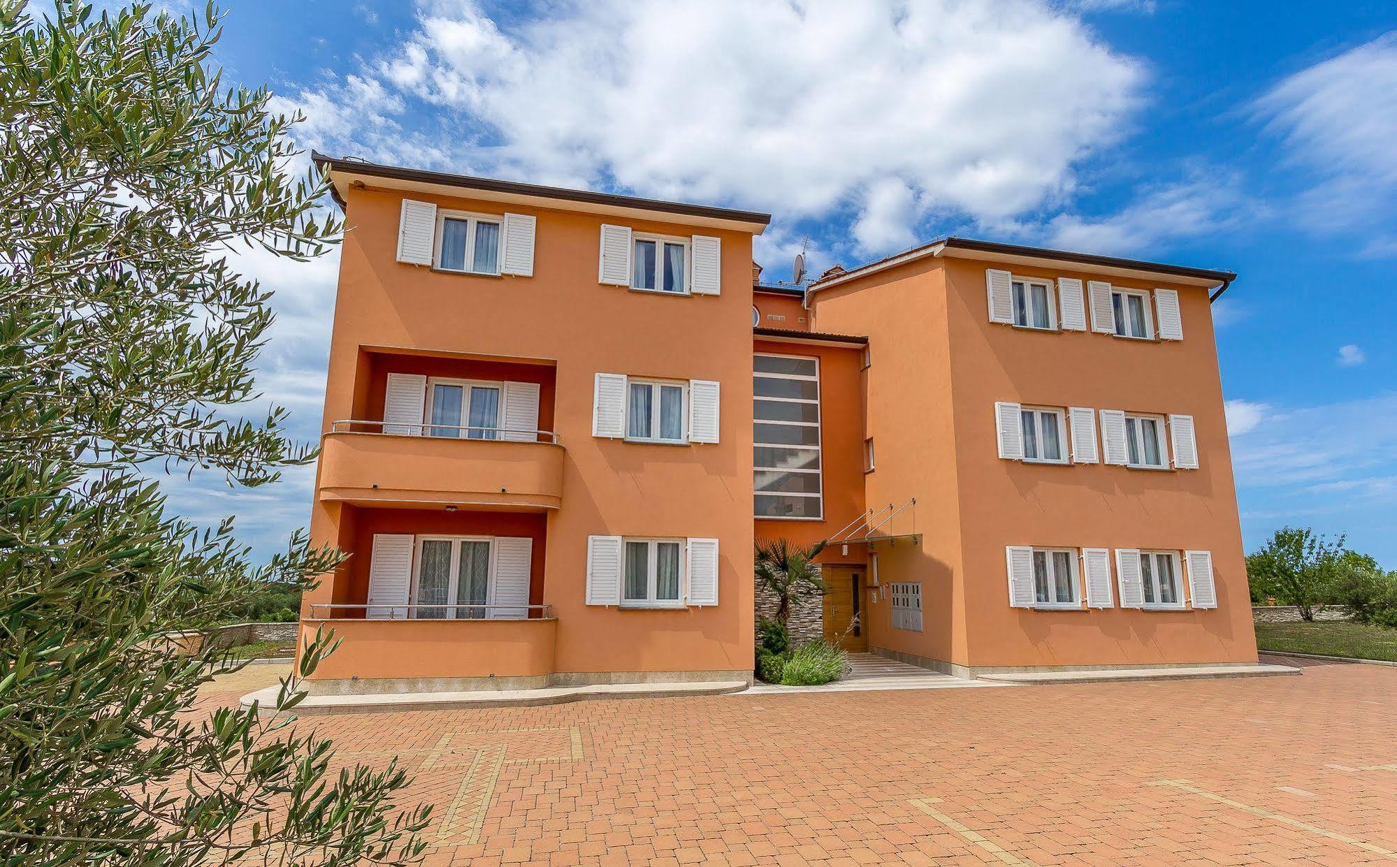 רובינייסקו סלו Apartments Stella מראה חיצוני תמונה